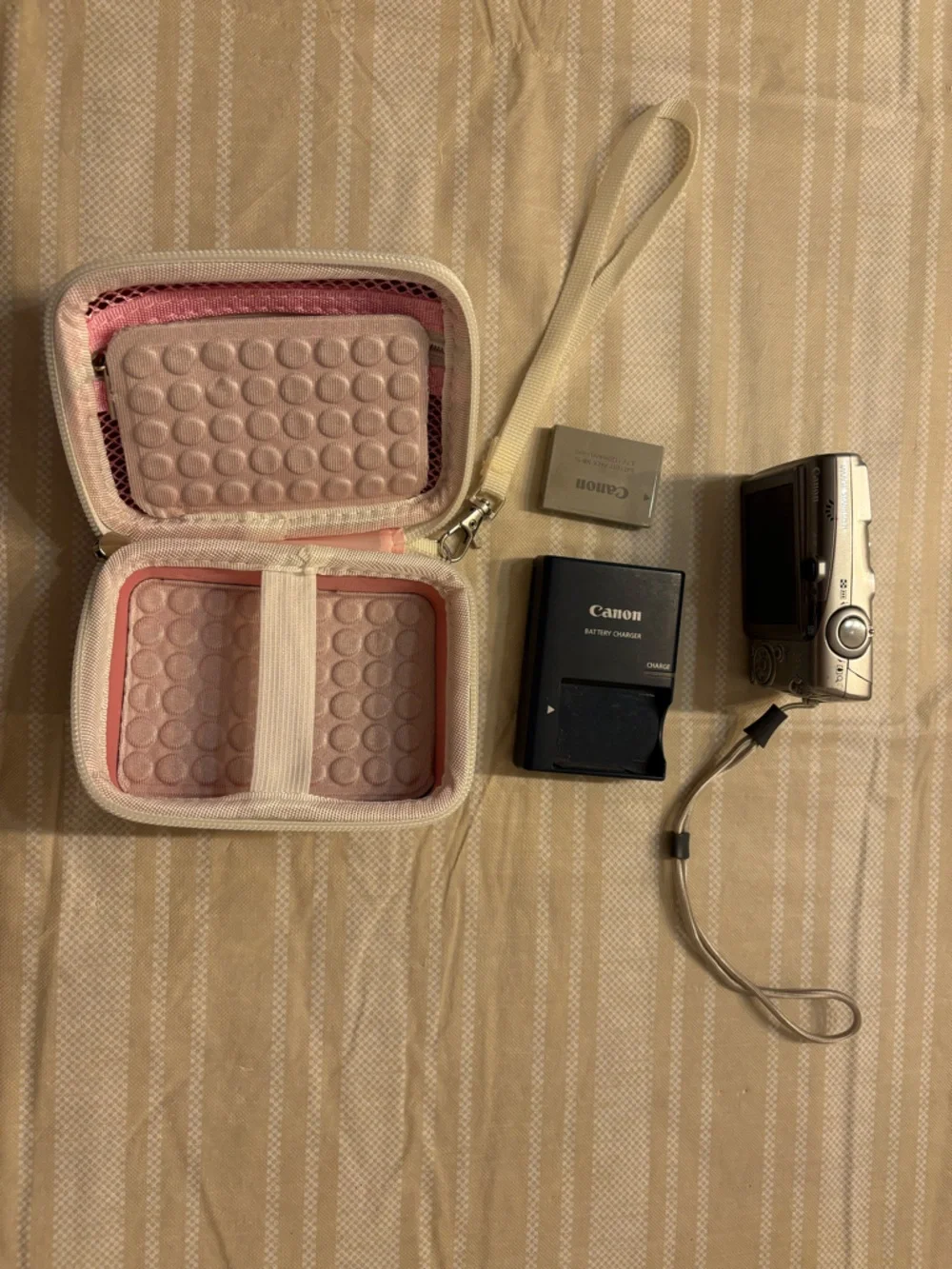 Canon PowerShot SD850 IS Silver Digital Camera - Picture 8 of 8